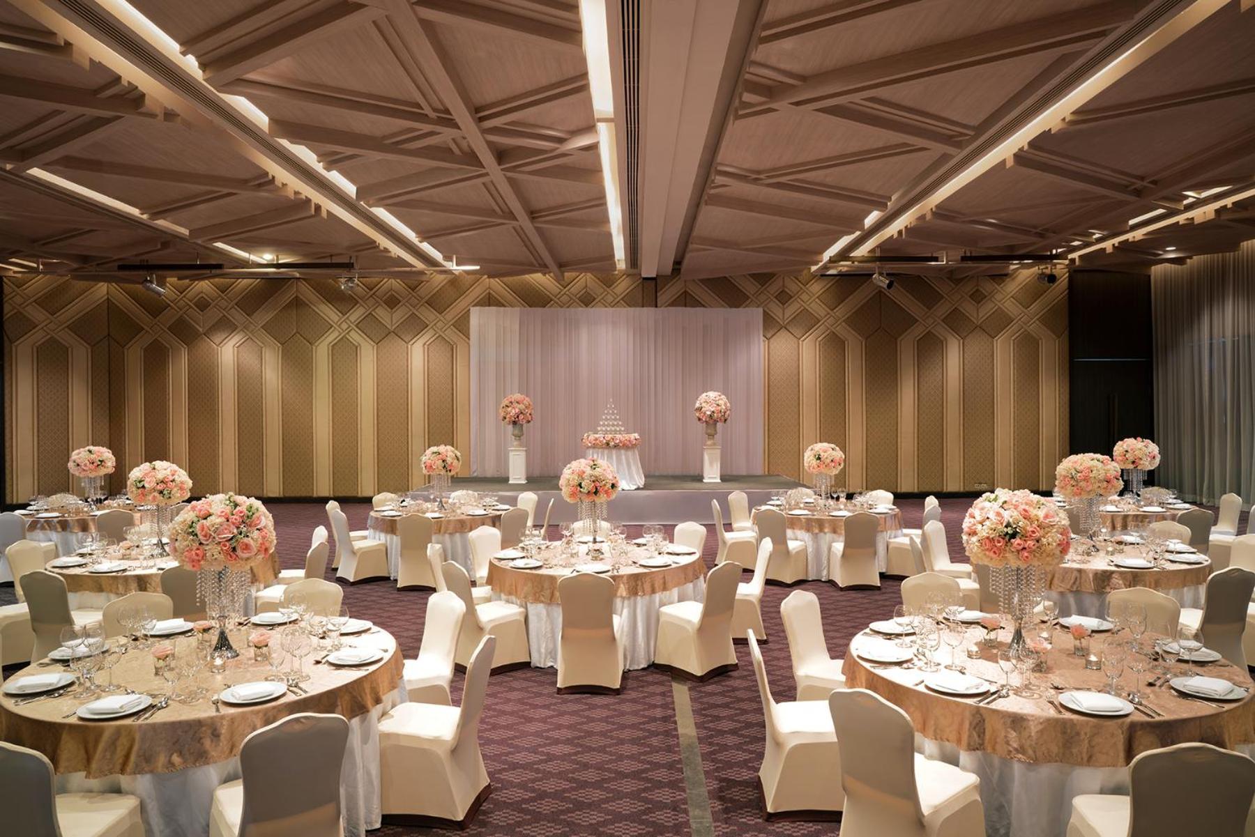 โรงแรม อวานี โฮเต็ล แอนด์ คอนเวนชั่น เซ็นเตอร์ 5*